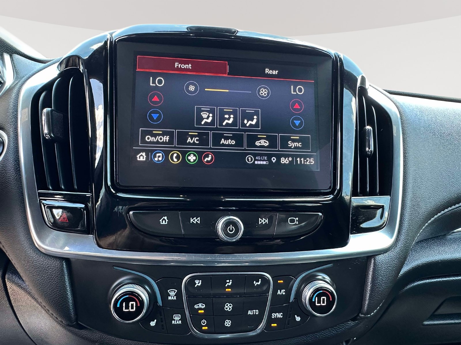 Used 2023 Chevrolet Traverse LT FWD image 10