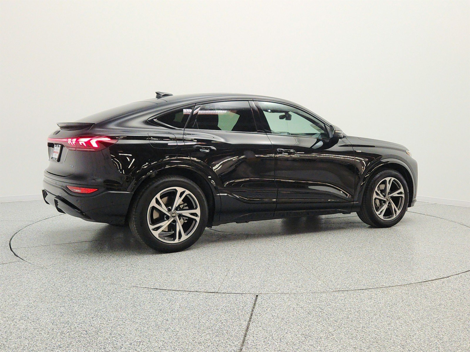 New 2027 Audi Q6 e-tron Prestige AWD/4WD image 5