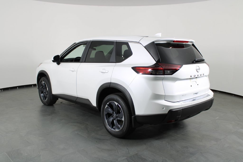 Certified 2026 Nissan Rogue SV FWD image 4