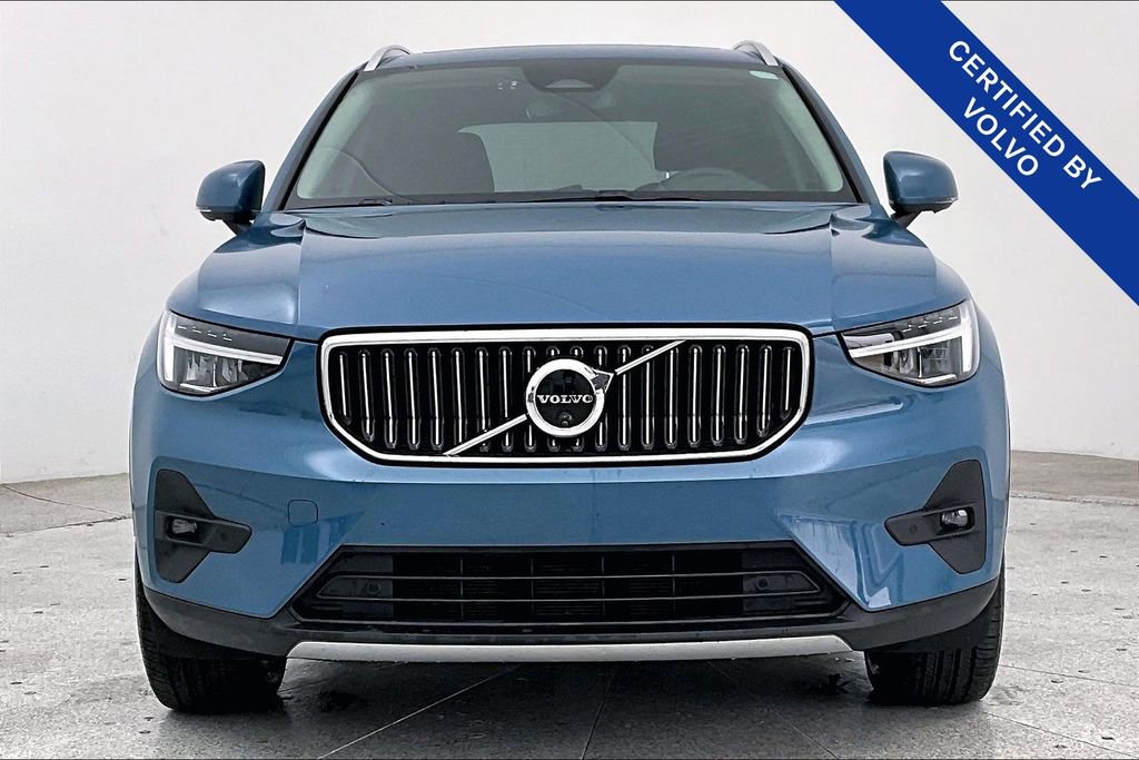 Used 2025 Volvo XC40 B5 Plus image 6