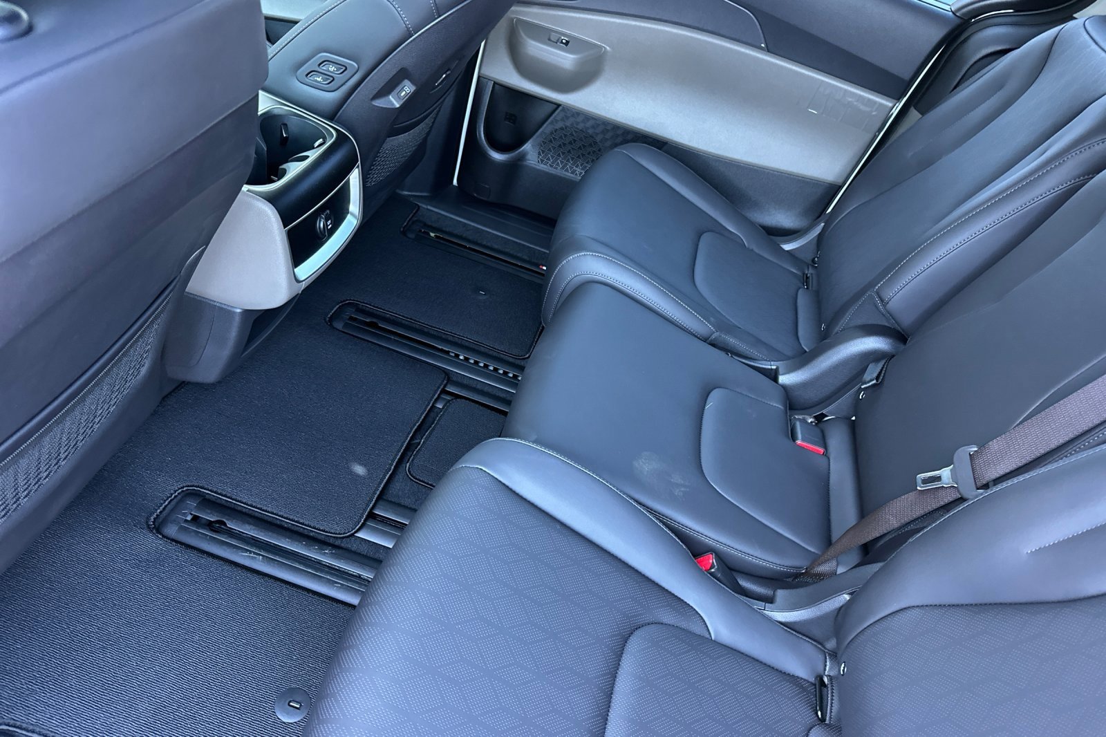New 2026 Kia Carnival EX image 8