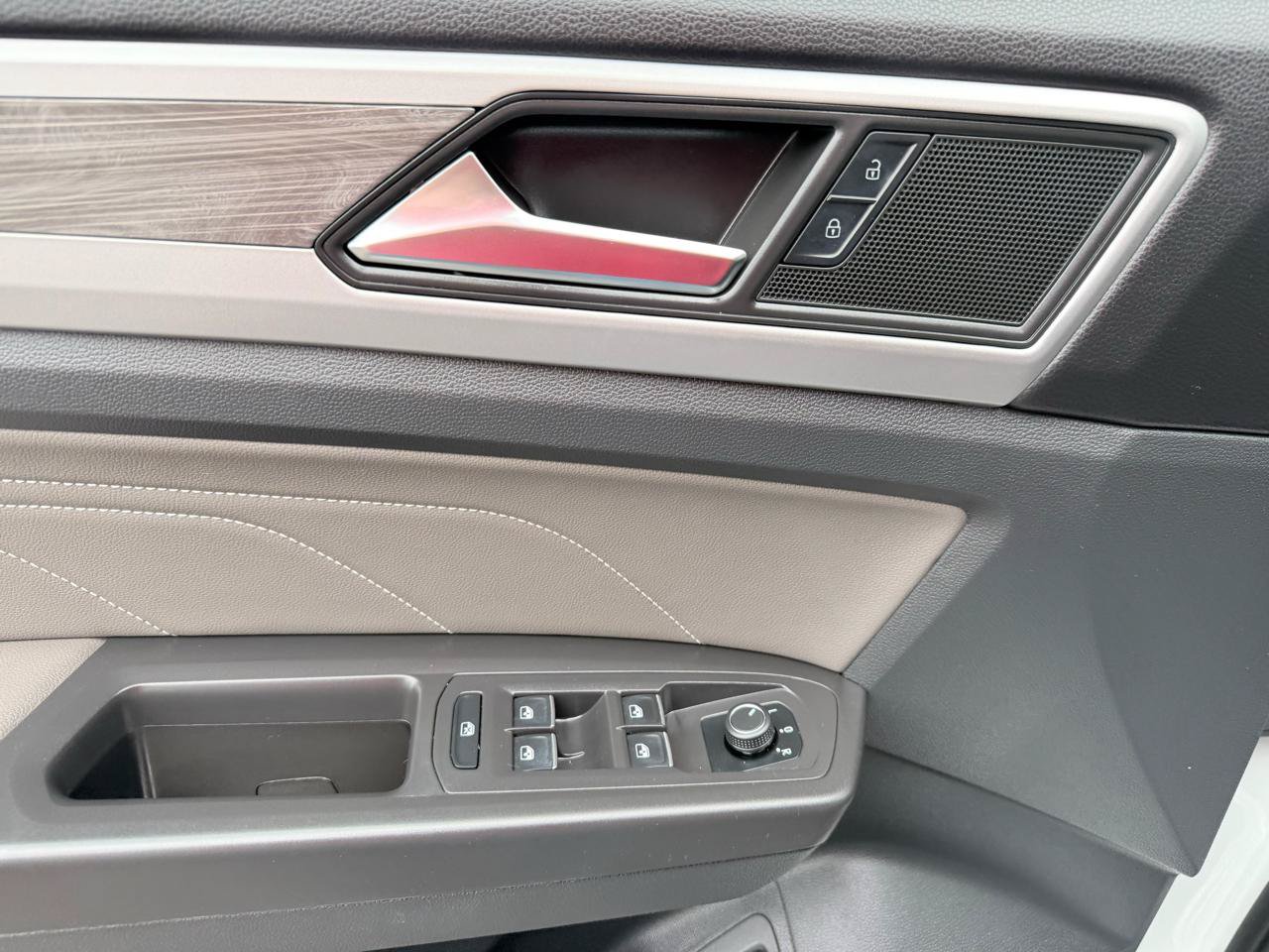 Used 2023 Volkswagen Atlas Cross Sport SE w/ Panoramic Sunroof Package FWD image 17
