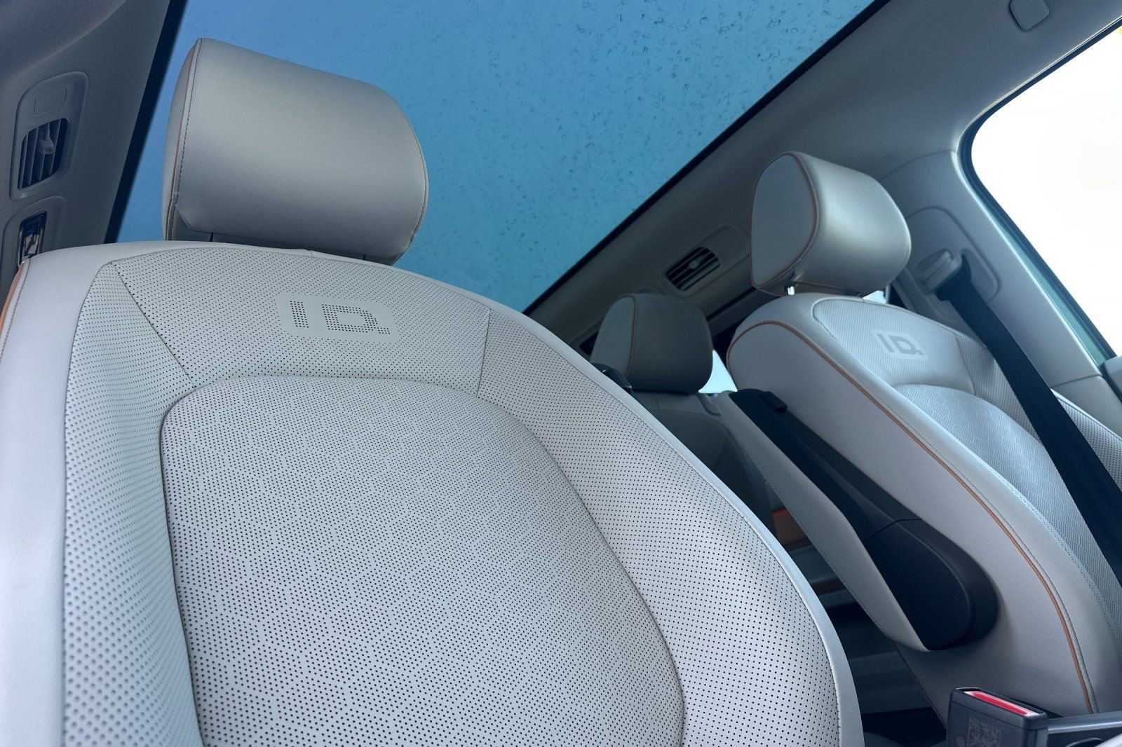 New 2025 Volkswagen ID. Buzz 1st Edition AWD/4WD image 16