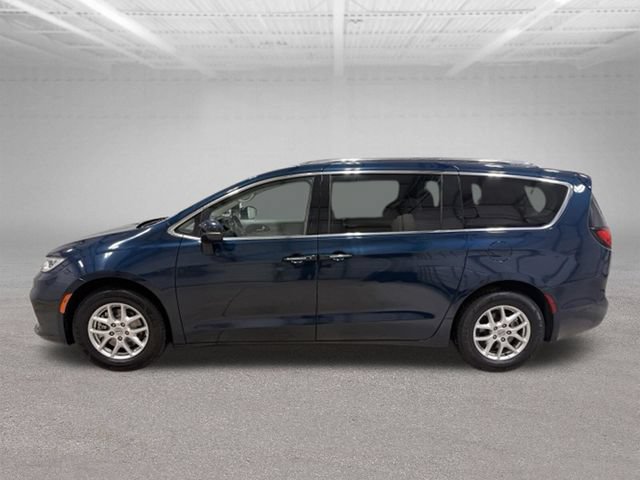 Used 2021 Chrysler Pacifica Touring-L FWD image 4