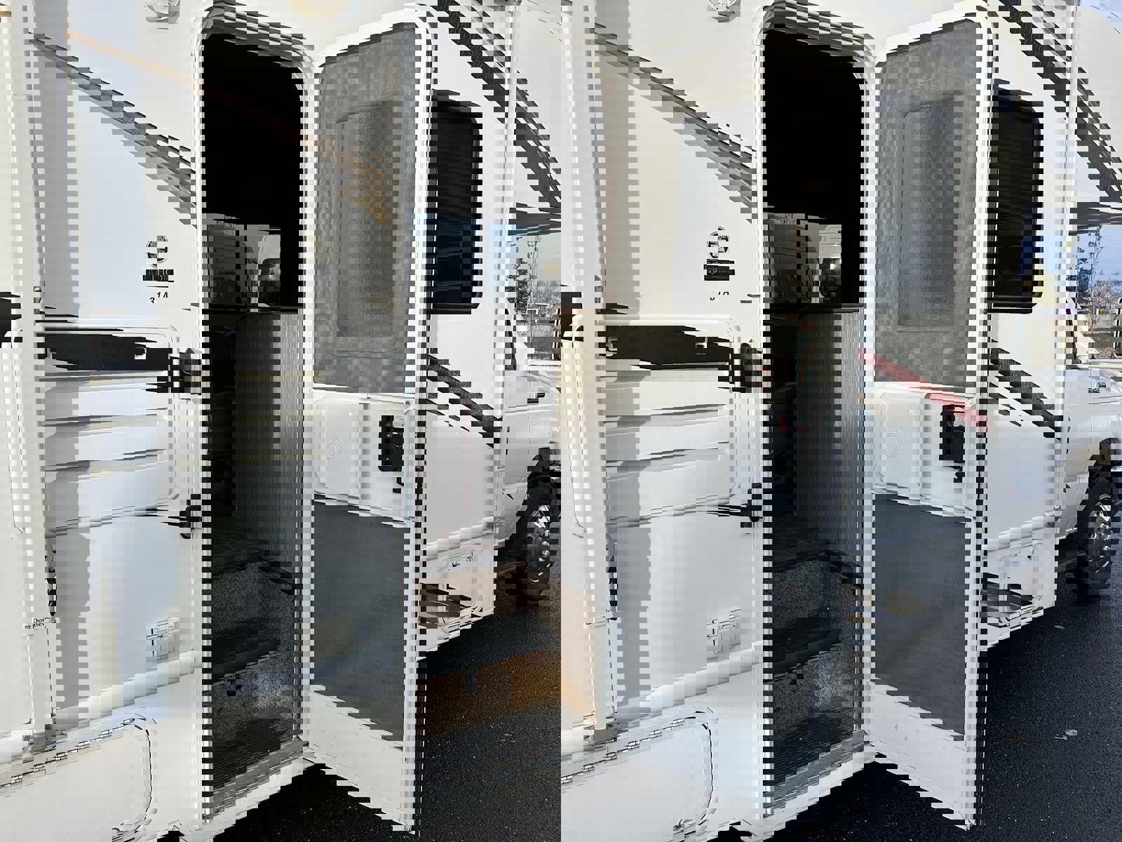 Used 2011 Ford E-450 and Econoline 450 Super Duty w/ Motorhome Prep Pkg image 12