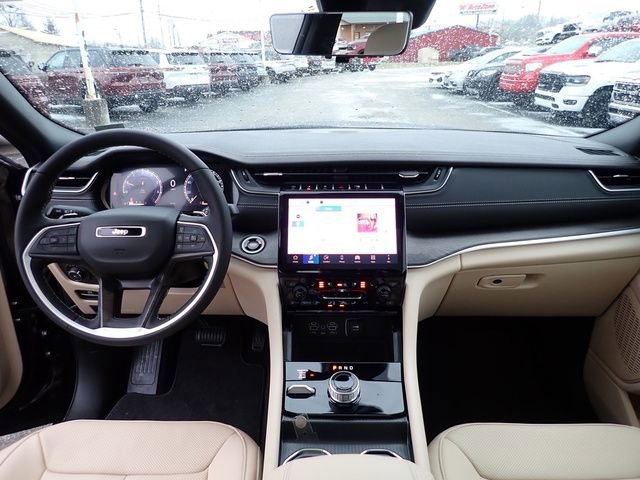 New 2025 Jeep Grand Cherokee Limited w/ Luxury Tech Group II image 14
