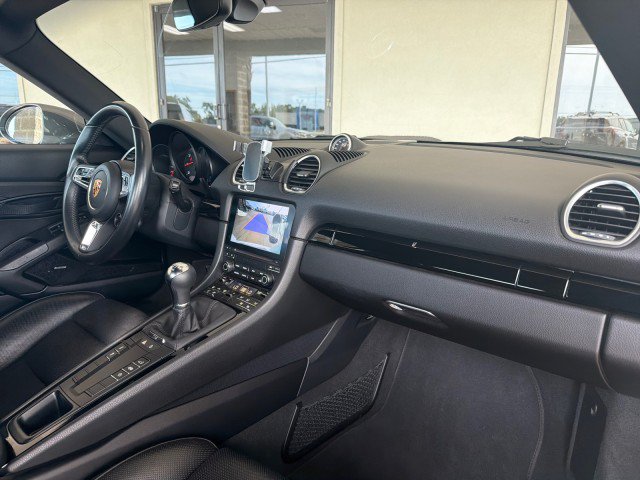 Used 2021 Porsche 718 Cayman RWD image 25