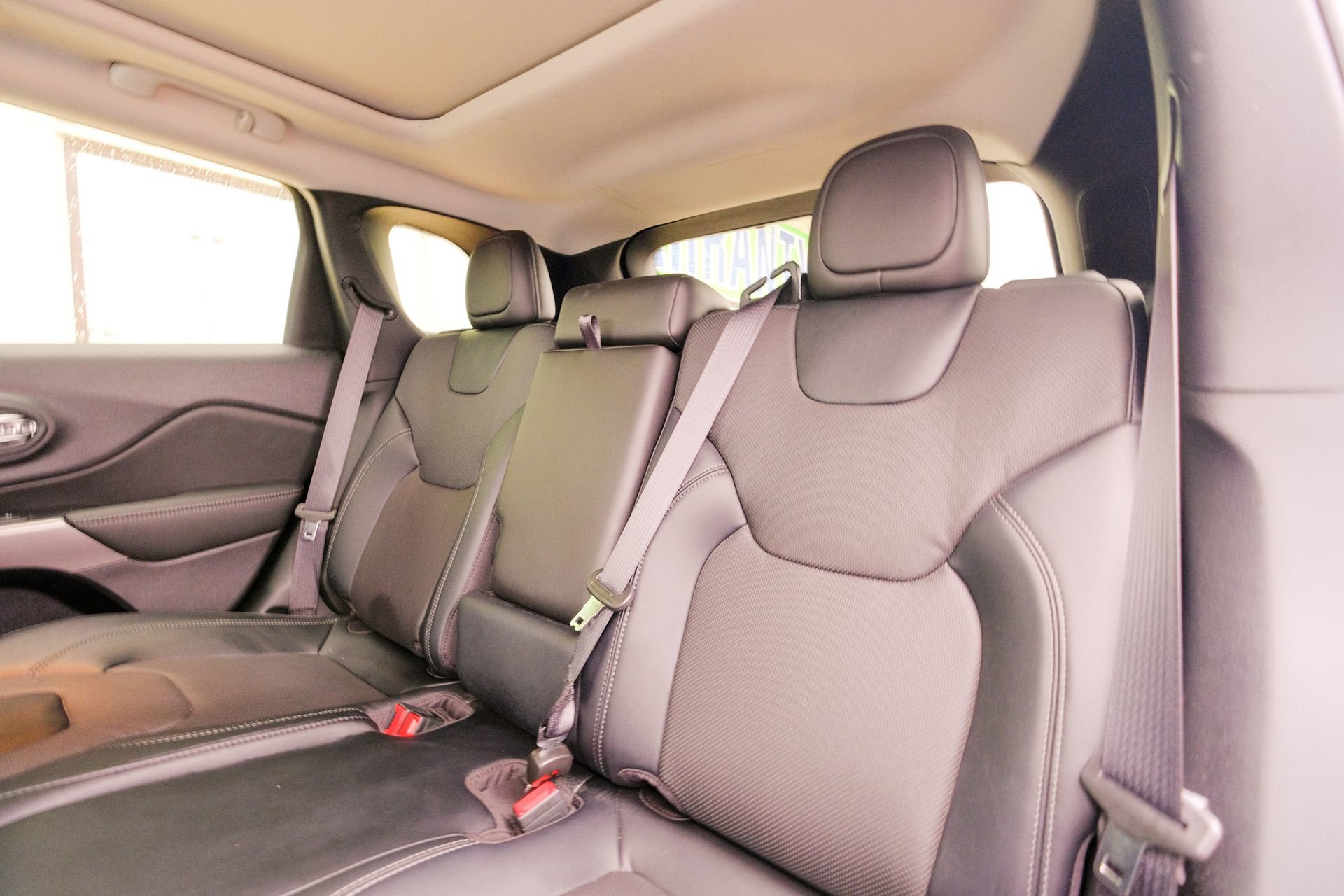 Used 2022 Jeep Cherokee Latitude Lux w/ Sun & Sound Group image 30