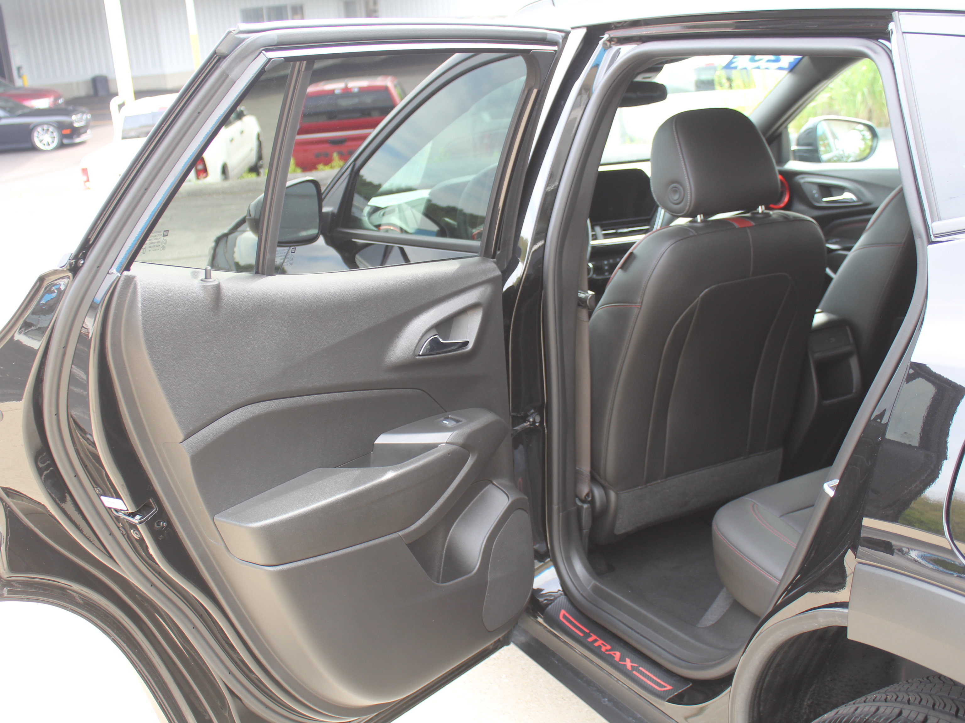 Used 2025 Chevrolet Trax RS FWD image 21