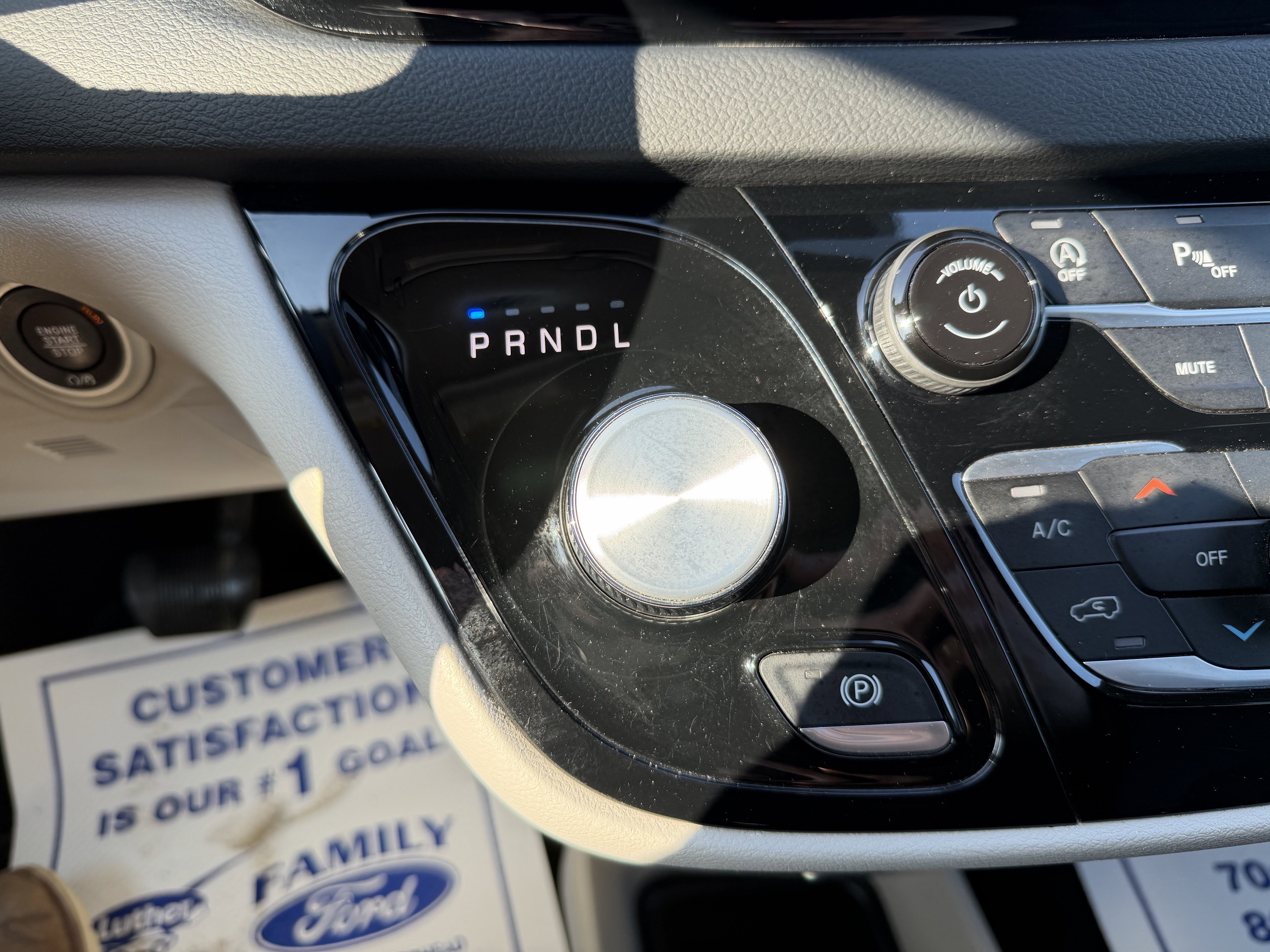 Used 2024 Chrysler Pacifica Touring-L image 17