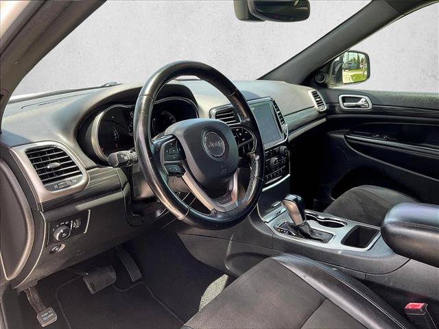 Used 2020 Jeep Grand Cherokee Laredo w/ Laredo X Package RWD image 14