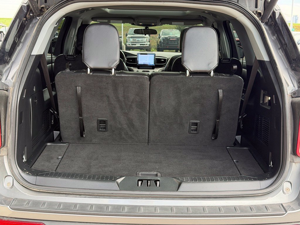 Used 2023 Ford Explorer XLT w/ Equipment Group 202A AWD/4WD image 9