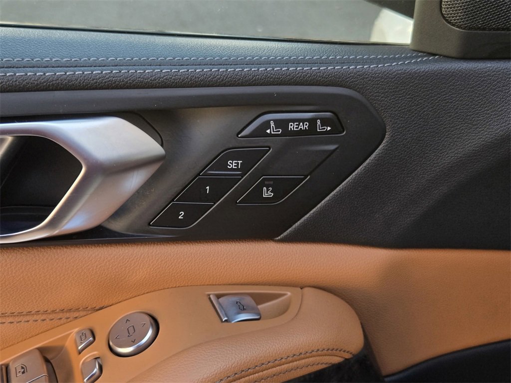 Used 2022 BMW X7 xDrive40i w/ M Sport Package image 12