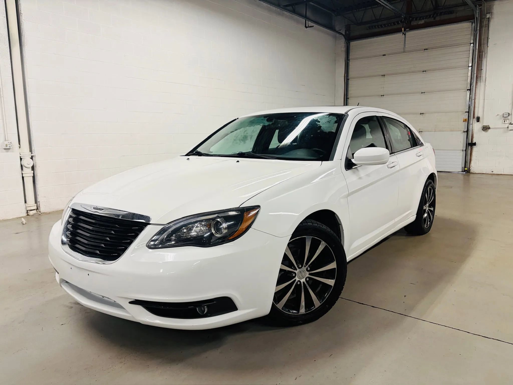 Used 2013 Chrysler 200 Touring w/ S Exterior Appearance Pkg