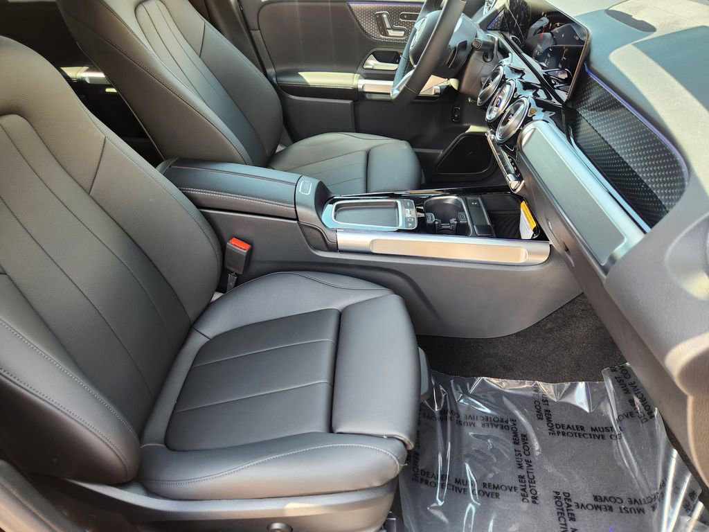 New 2025 Mercedes-Benz GLB 250 4MATIC image 13