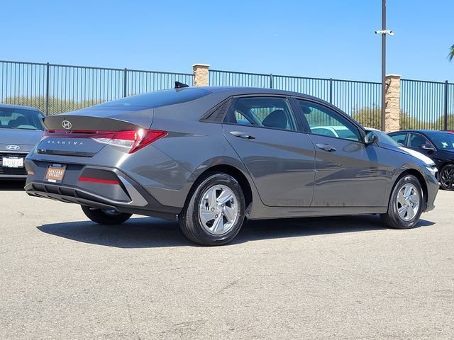 New 2026 Hyundai Elantra SE FWD image 4