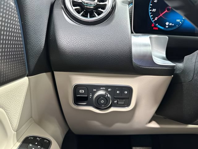 Used 2021 Mercedes-Benz GLB 250 4MATIC image 16