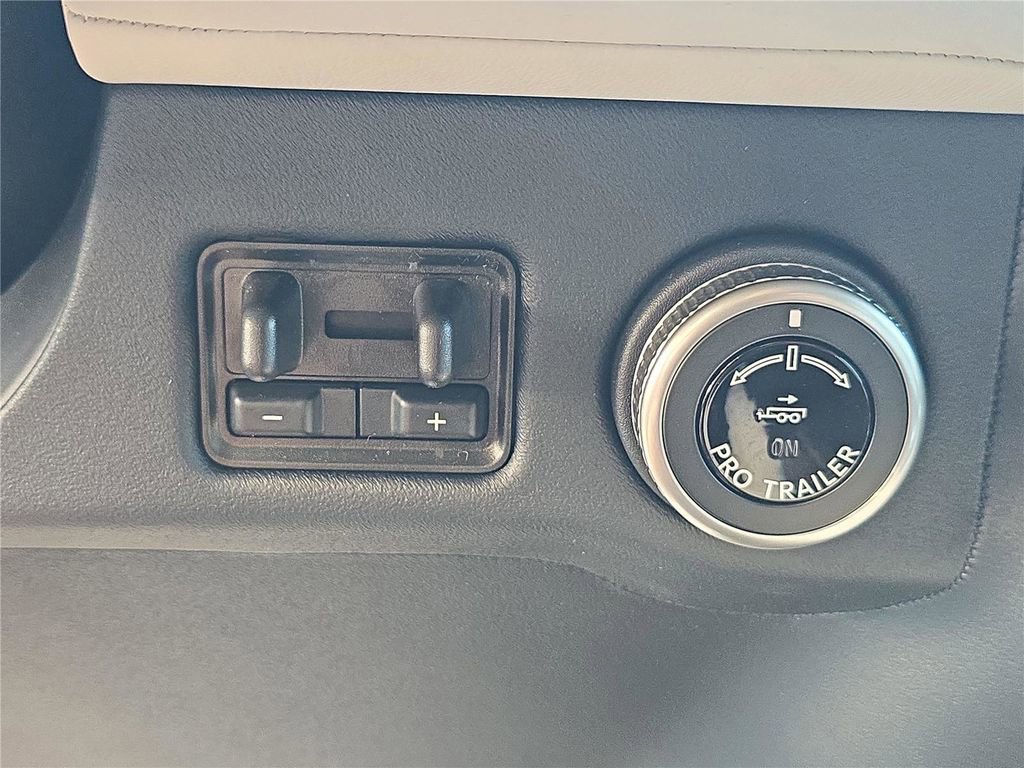 New 2026 Lincoln Navigator L Black Label AWD/4WD image 25