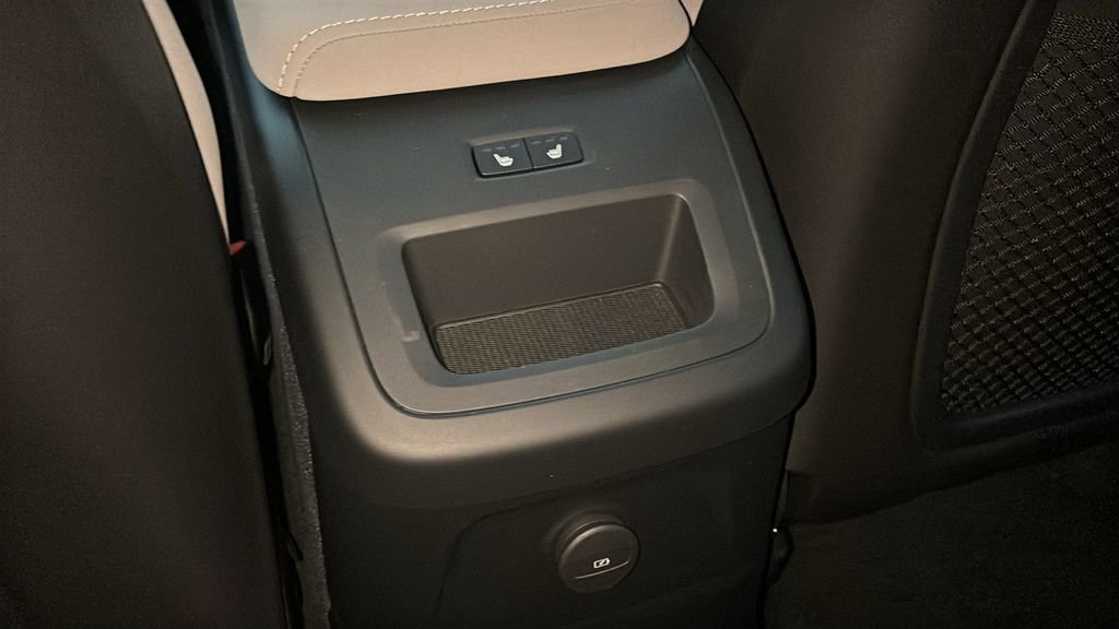 New 2026 Volvo XC60 T8 Plus w/ Climate Package image 9