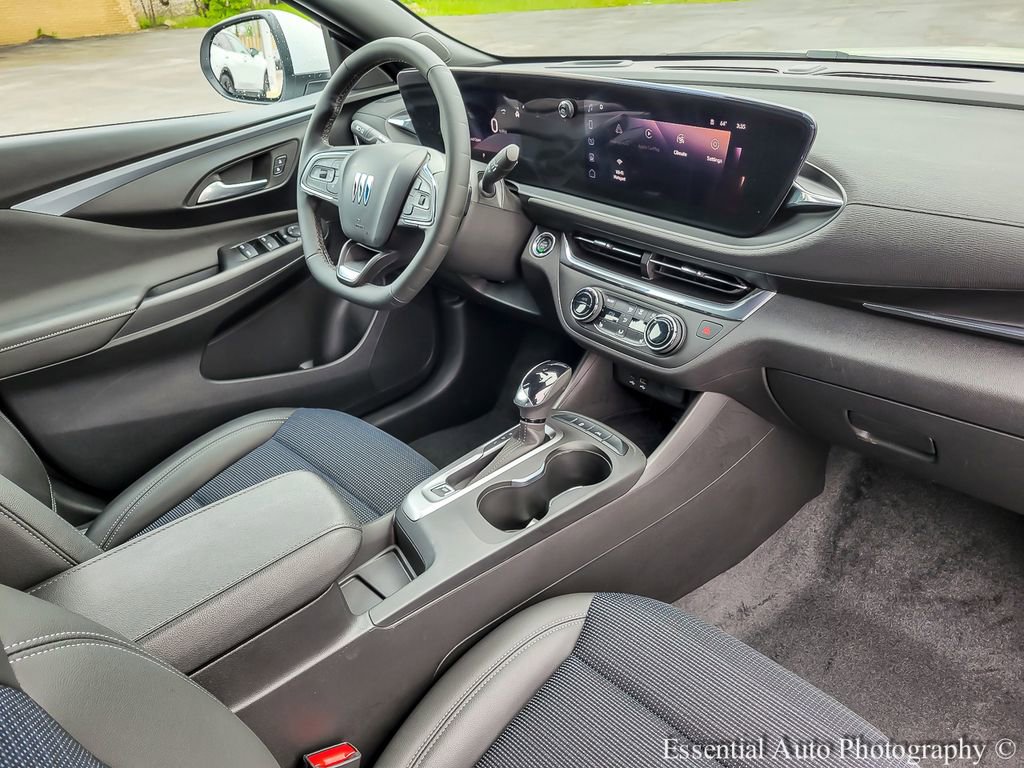 Used 2025 Buick Envista Preferred w/ Convenience I Package FWD image 25