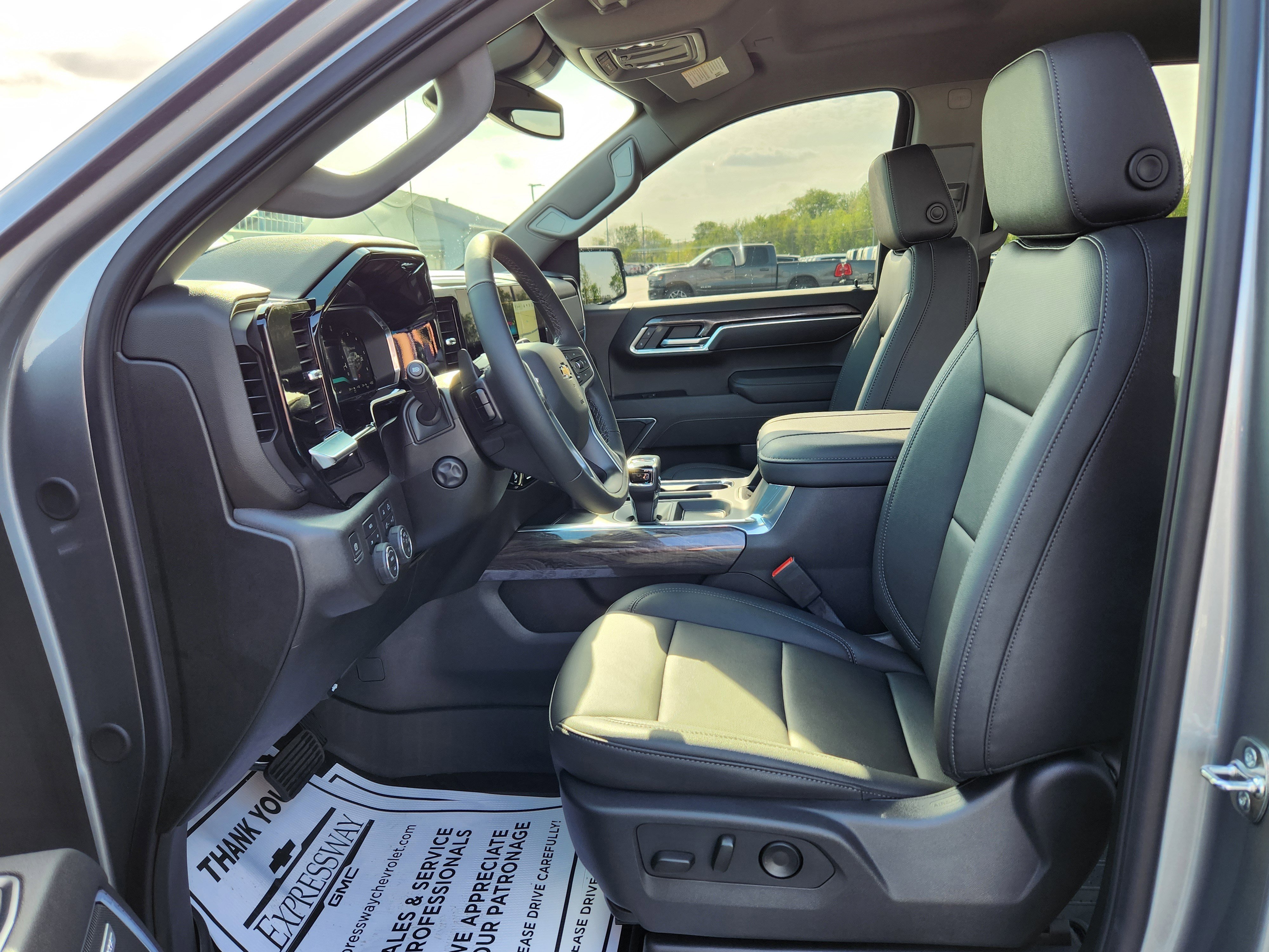 Used 2026 Chevrolet Silverado 1500 LTZ AWD/4WD image 11