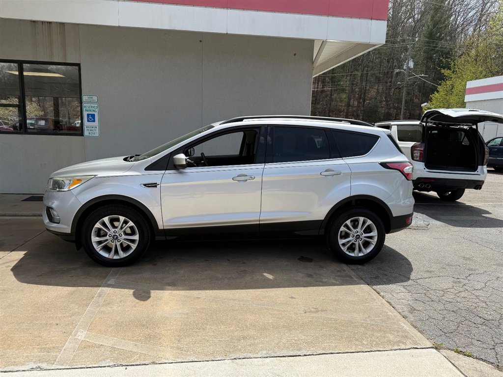 Used 2018 Ford Escape SE image 14