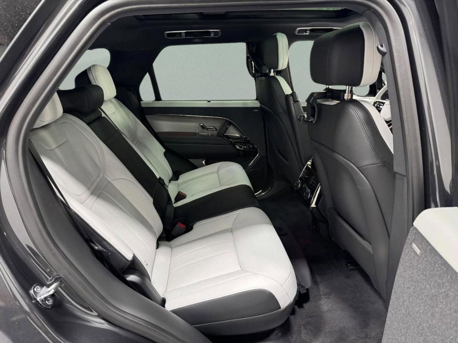 New 2026 Land Rover Range Rover Sport Dynamic SE image 10