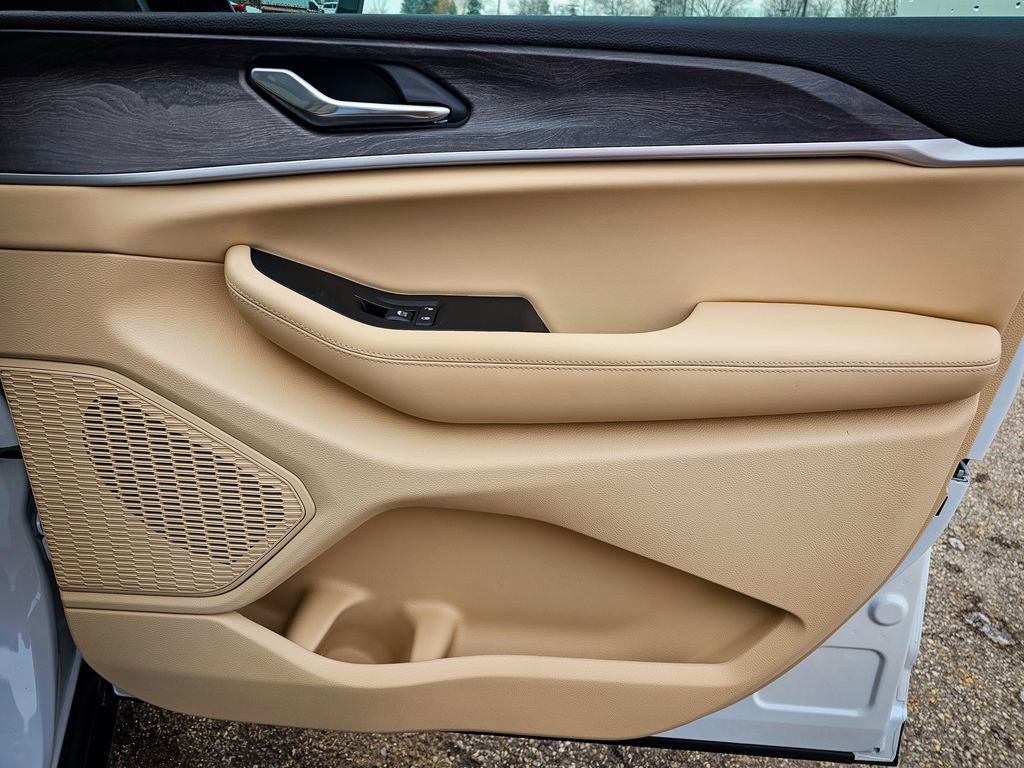 New 2025 Jeep Grand Cherokee Limited image 47