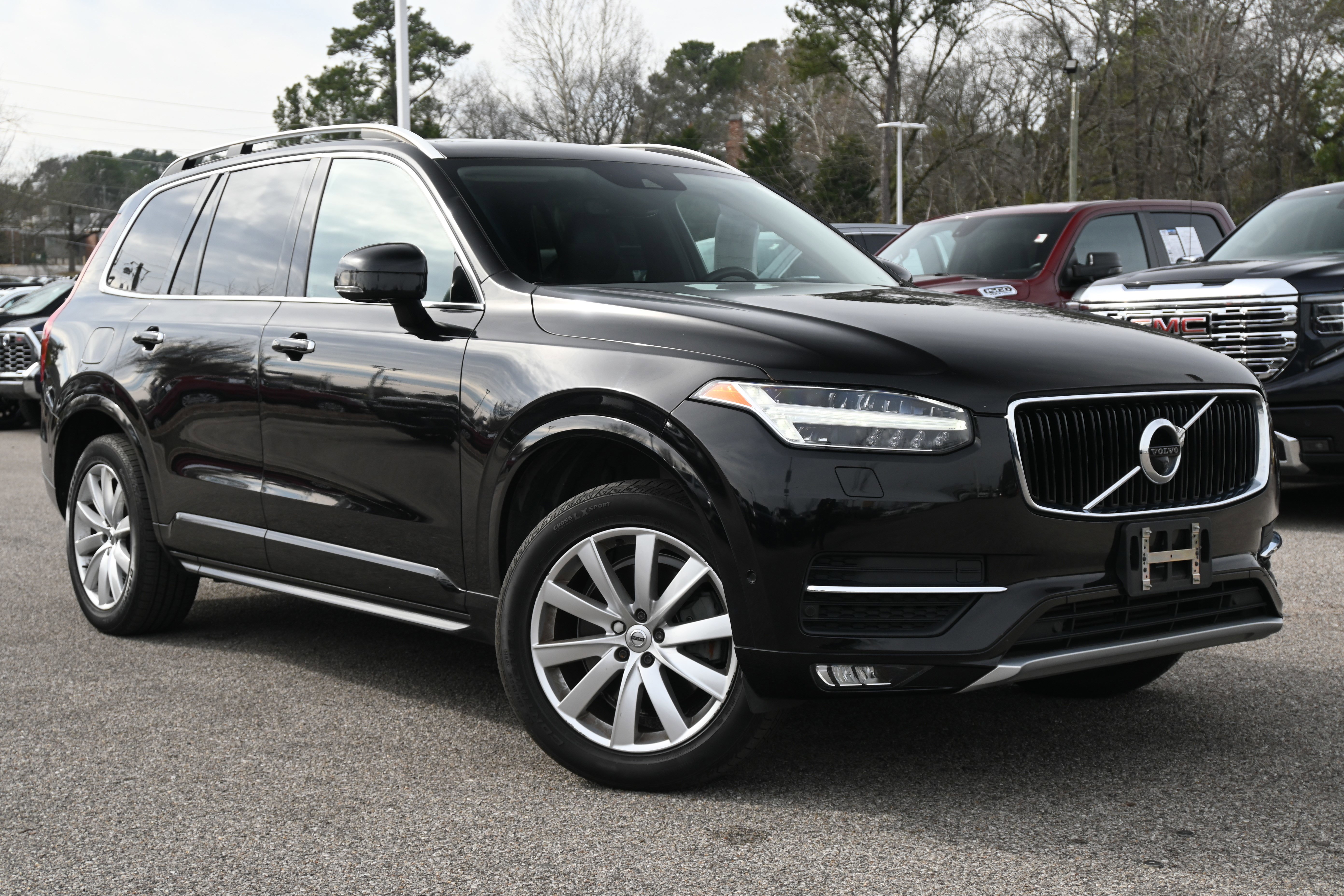Used 2017 Volvo XC90 T6 Momentum w/ Vision Package image 2