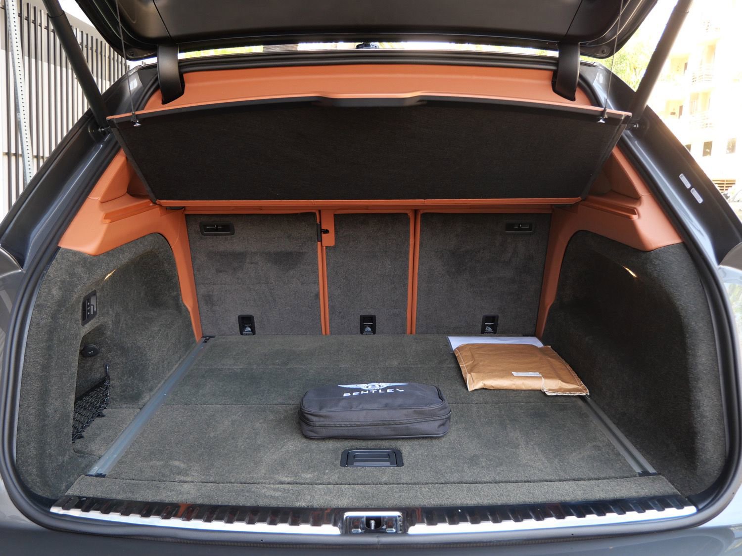 Used 2023 Bentley Bentayga Extended Wheelbase image 23