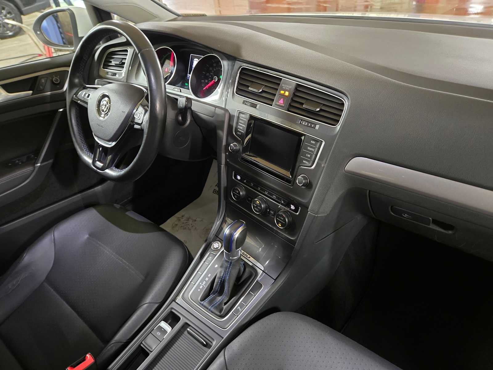 Used 2015 Volkswagen e-Golf SEL Premium FWD image 10