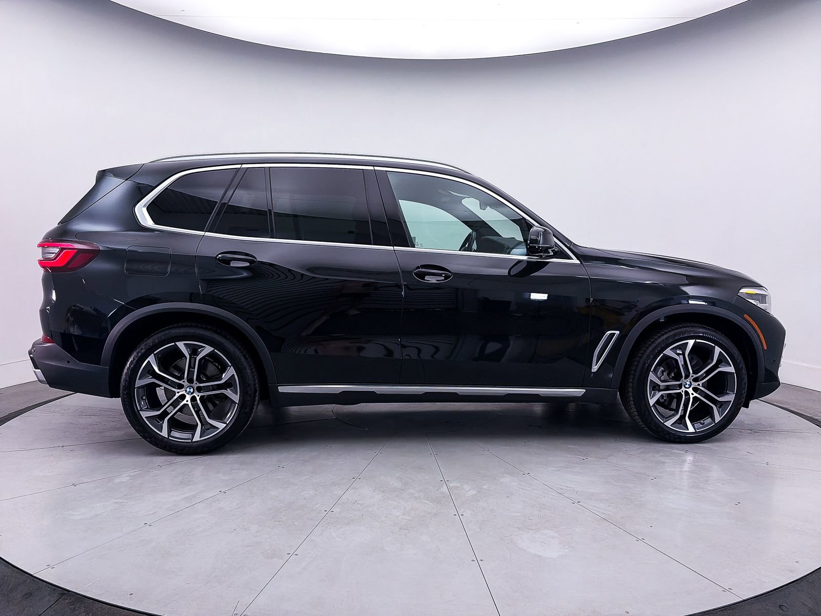 Used 2022 BMW X5 xDrive40i w/ Climate Comfort Package AWD/4WD image 43