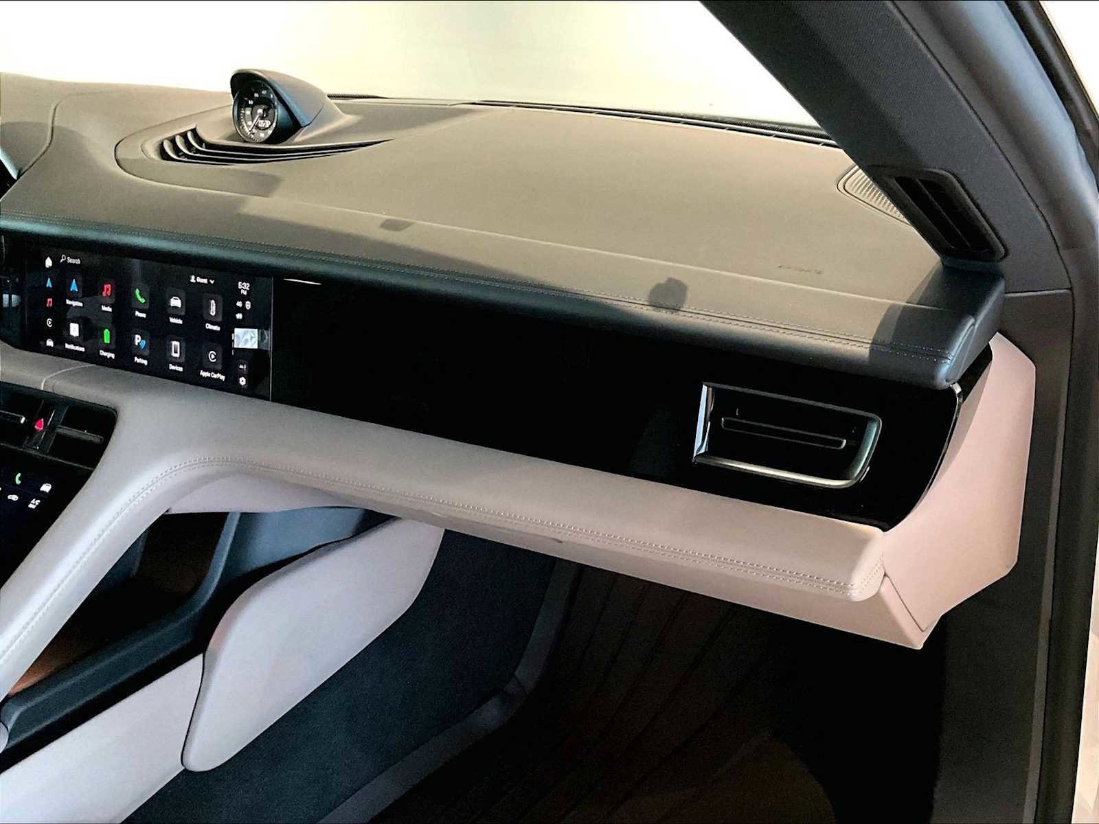 Used 2025 Porsche Taycan image 23