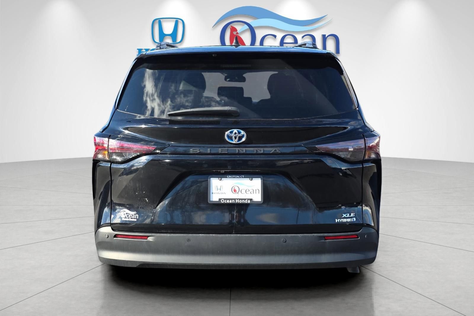 Used 2024 Toyota Sienna XLE image 4