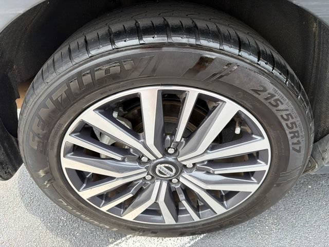 Used 2021 Nissan Kicks SV FWD image 17