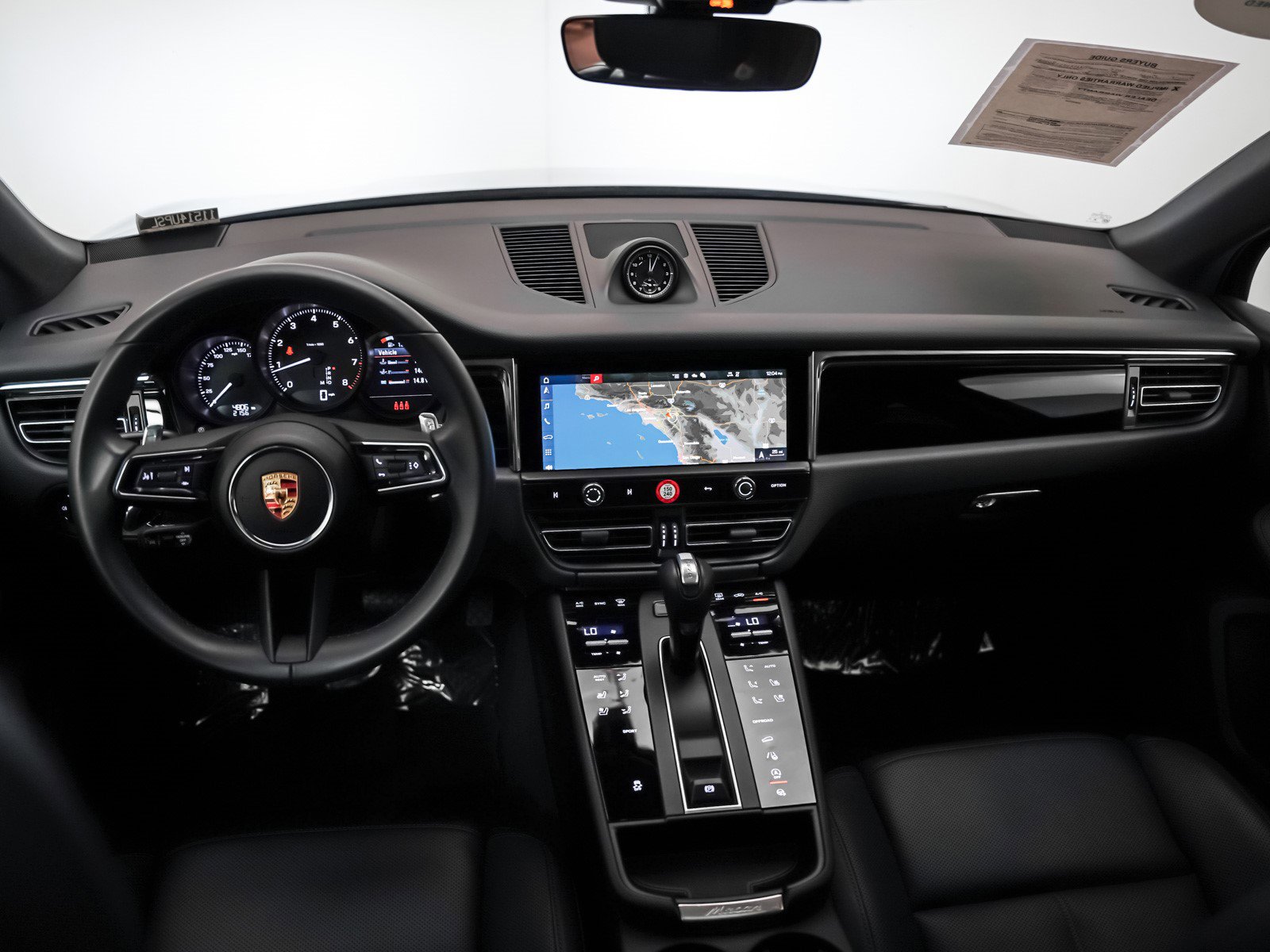 Certified 2025 Porsche Macan image 19