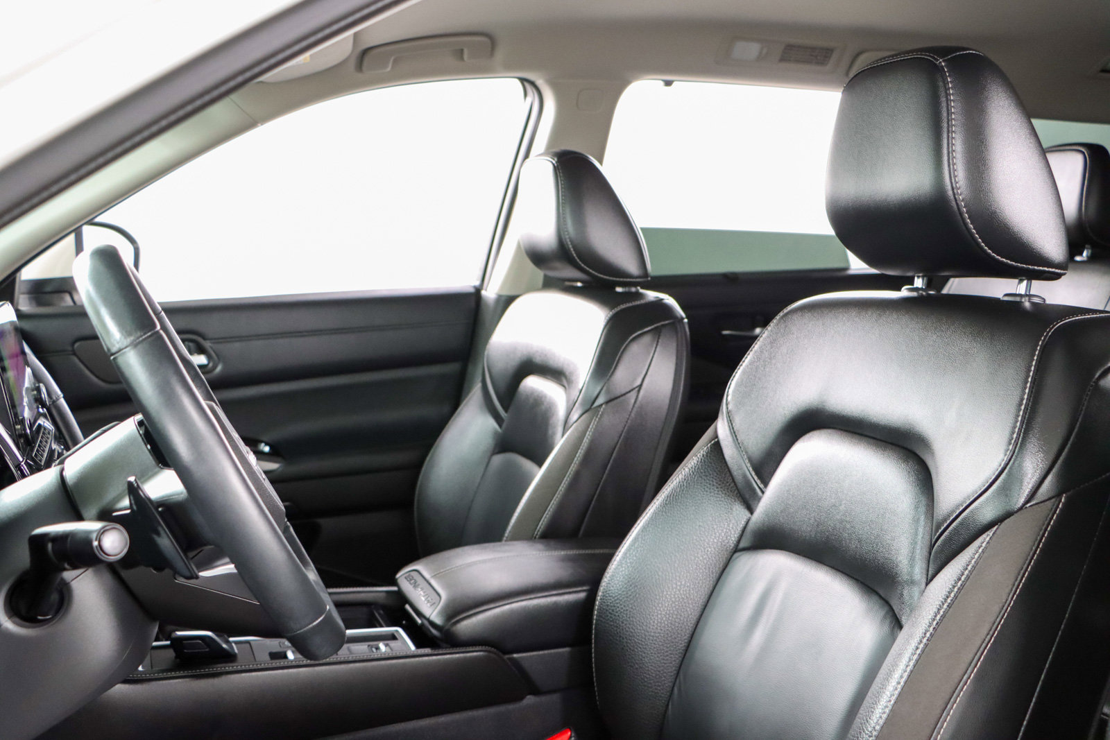 Used 2023 Nissan Pathfinder SL w/ Lighting Package (N92) image 23