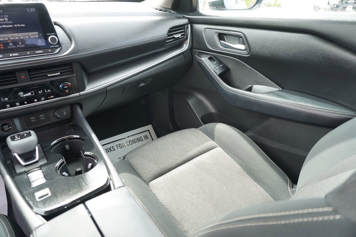 Used 2024 Nissan Rogue SV image 22