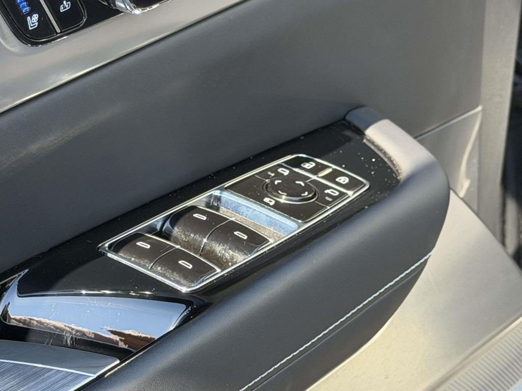 Certified 2026 Cadillac Vistiq Platinum w/ LPO, Floor Liner Package AWD/4WD image 18