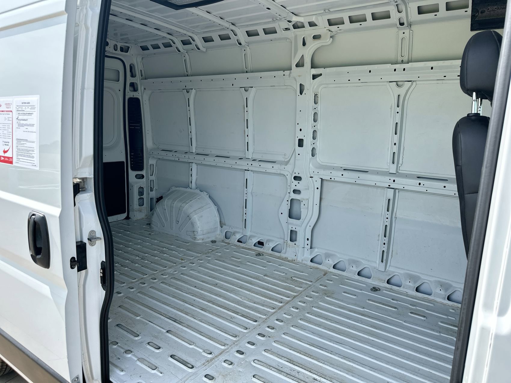 Used 2025 RAM ProMaster 2500 w/ Convenience Group FWD image 24