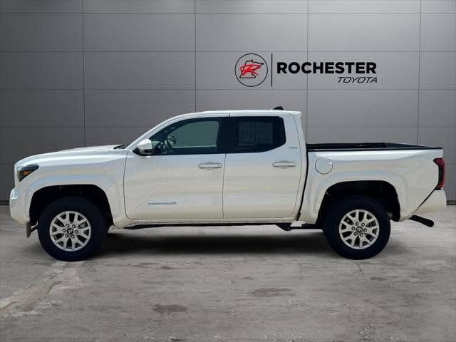 Certified 2025 Toyota Tacoma SR5 AWD/4WD image 32