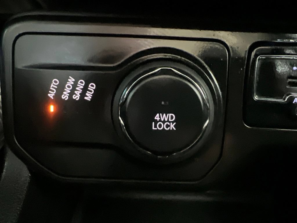 Used 2021 Jeep Renegade Latitude AWD/4WD image 57