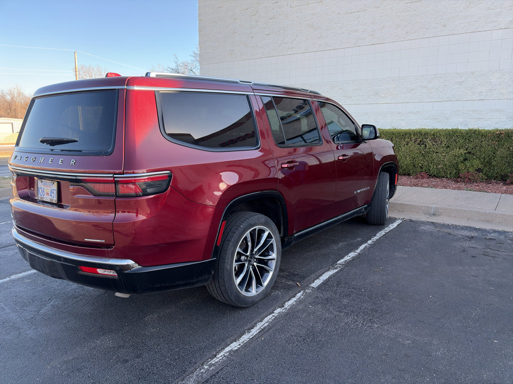 Used 2022 Jeep Wagoneer Series III w/ Premium Group I image 3