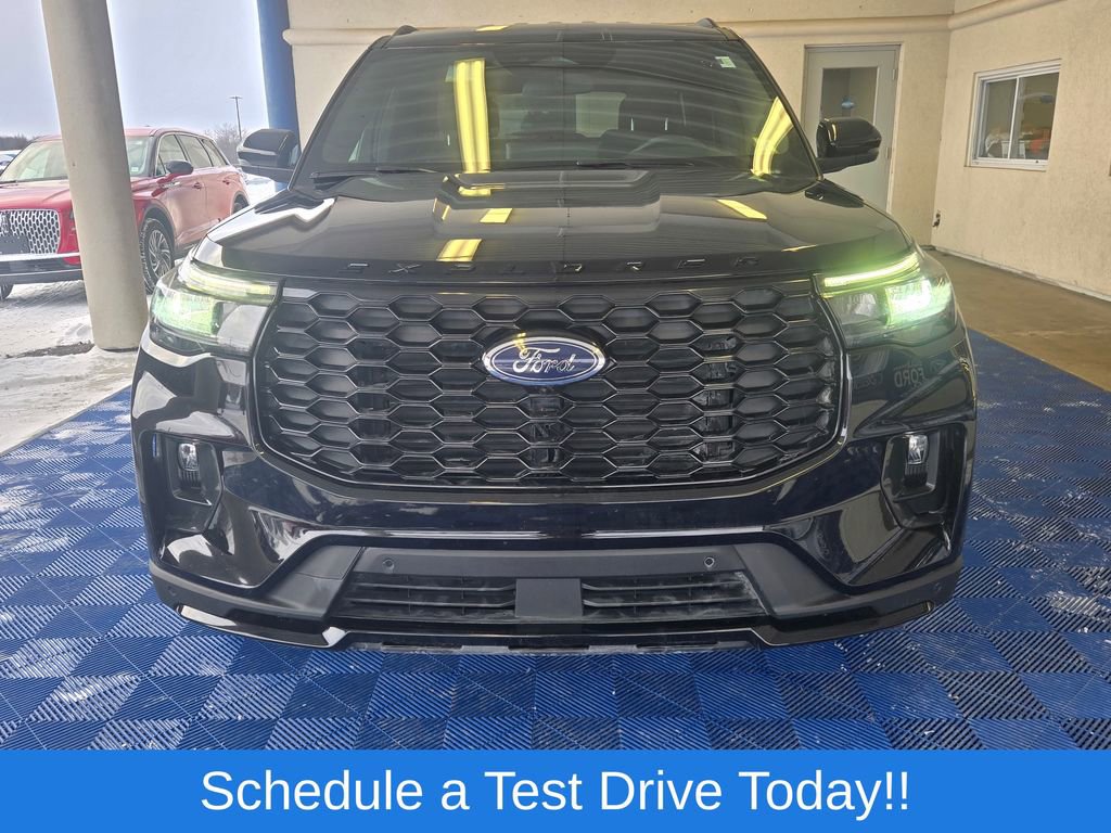 Used 2025 Ford Explorer ST-Line image 3