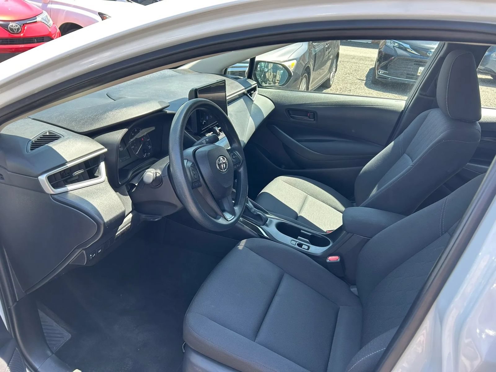Used 2025 Toyota Corolla LE FWD image 12