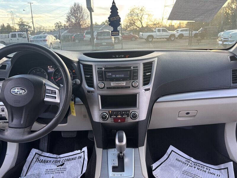 Used 2014 Subaru Outback 2.5i image 16