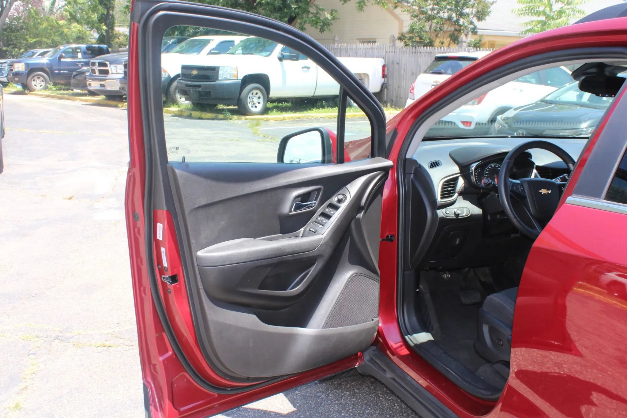 Used 2018 Chevrolet Trax LT FWD image 6