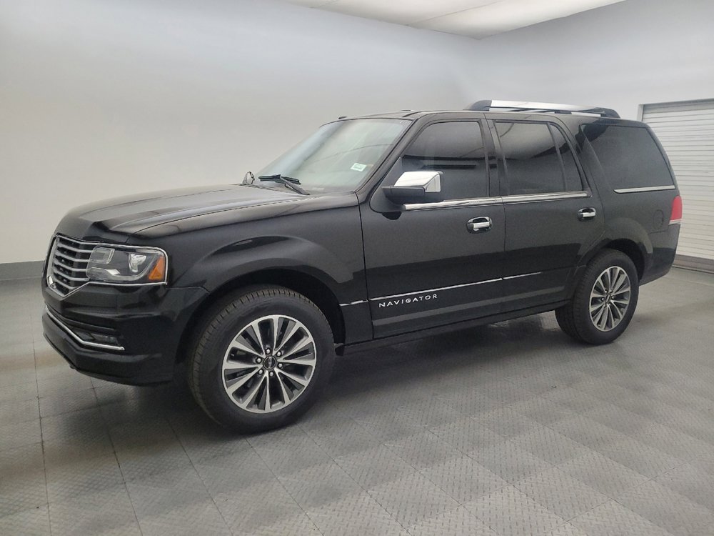 Used 2017 Lincoln Navigator Select RWD image 2