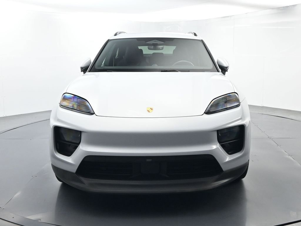 Certified 2025 Porsche Macan Electric image 18