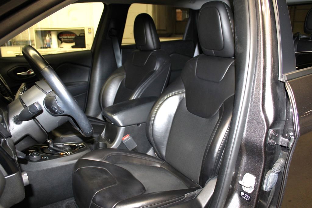 Used 2021 Jeep Cherokee Latitude Plus image 22